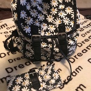 Daisy backpack with matching wallet🌼